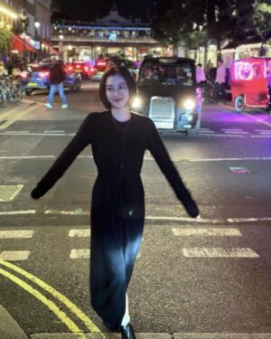 Akane Moriya Instagram - ⁡
London Vlog 
Coming Soon…‪💭‬‪💭‬
⁡
#fashion #ootd #私服
Onepiece @auralee_tokyo 
Jewelry @tiffanyandco 

#youtube 
#akanensstyle 
#london
#theatredistrict 
#novellotheatre 
#mammamia 
#守屋茜