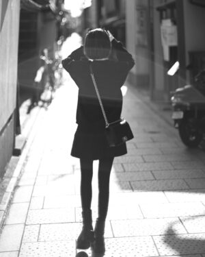 Akane Moriya Instagram - ⁡
#祇園
⁡
#fashion #ootd #私服
inner @wrinn_ 
skirt @patou 
boots @therow 
bag @chanelofficial 
sunglasses @ahlem