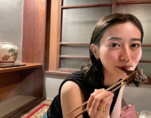Akane Moriya Instagram - ⁡
何を食べてるでしょう〜
翌日肌が艶々になります😋🐉 
いつも明日の胃を借りたいと言いながら沢山食べます💗haha…💗