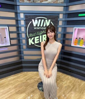Akane Takiyama Instagram - 🔹お知らせ🔹

WINTICKETの新しいCMを担当しました✨
ABEMAやYouTubeでも流れています！

普段から本当にWINTICKETを愛用している
ファンでもある私がアナウンサーということを忘れて
WINTICKETの魅力を話しています！笑

見たよの声も届いていて、うれしい限りです♪

そして今夜はミッドナイトを担当なのでWINTICKETからでもABEMAからでも是非ご覧ください📺

#winticket #競輪#アナウンサー