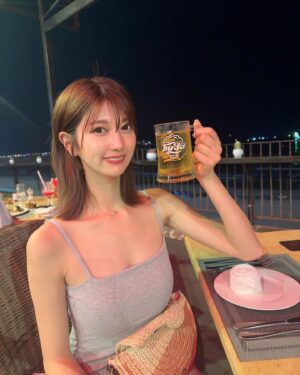 Akane Takiyama Instagram - また一つ大人になりましたー！🎂

今年もお仕事に全力投球で頑張ります！
周りの皆さんへの感謝も忘れずに。
今年も一年宜しくお願いします✨