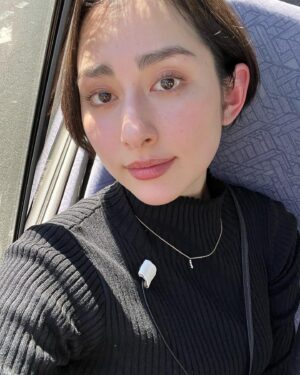 Akari Hayami Instagram - _
⁡
#ミンナのウタ
絶賛公開中です🤪
⁡
凛さんオフショット
⁡
ホテルシーンの待ち時間
LDHさんのスタジオ、事務所
撮影初日マイクぴよーん
⁡
#ミンナのウタ取り込まれますよ