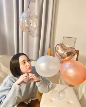 Akari Hayami Instagram - _
このあと23時59分〜
#めぐる未来　第4話放送です
⁡
今夜も見逃せないよ！みてね！
⁡
3話の時に載せようと思ってたのに忘れた3もどーぞ！
