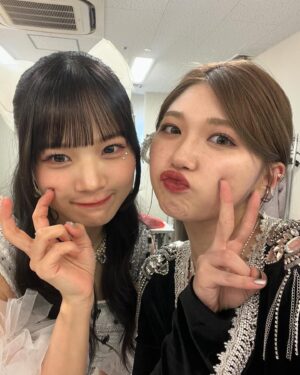Akari Takeuchi Instagram - 1.この前ふとLINEした時信じられないくらい既読が早すぎてビビりました🙂✌️

2.ソロデビューおめでとう🥳👏✨
がんばってね！😁✊