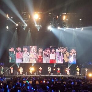 Akari Takeuchi Instagram - アンジュルムを卒業してから今日で1年経ちました🎓✨
つい先日りかの卒コンを見て自分も去年はここで卒業したのか〜と思ったら凄く不思議な気持ちになりました😌
この一年は個展で全国回らせていただいたり、自分の夢に向かって一歩ずつ進めてるようなそんな充実した一年になったと思います！
これからはもっと自分の夢に近づいて行けるように、みなさんに沢山嬉しいお知らせができるように精進していきたいなと思ってます✊

アンジュのライブ見たらより一層自分も頑張らないと気合いが入りました🔥　
アンジュのライブ見るとめちゃくちゃ踊りたくなるね🕺✨
卒業してもアンジュが大好きすぎました🫶

行かなくちゃもまた歌いたいね〜🤭🎤