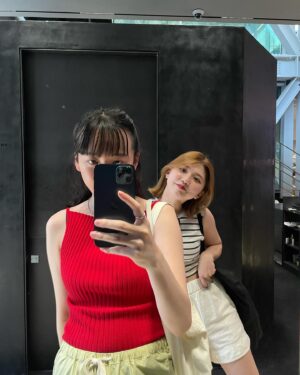 Akari Takeuchi Instagram - @rinakatsuta と韓国旅行行ってきました🇰🇷
海外旅行は初めて✈️
楽しかった〜😆✨
また行きたいな✌️✌️