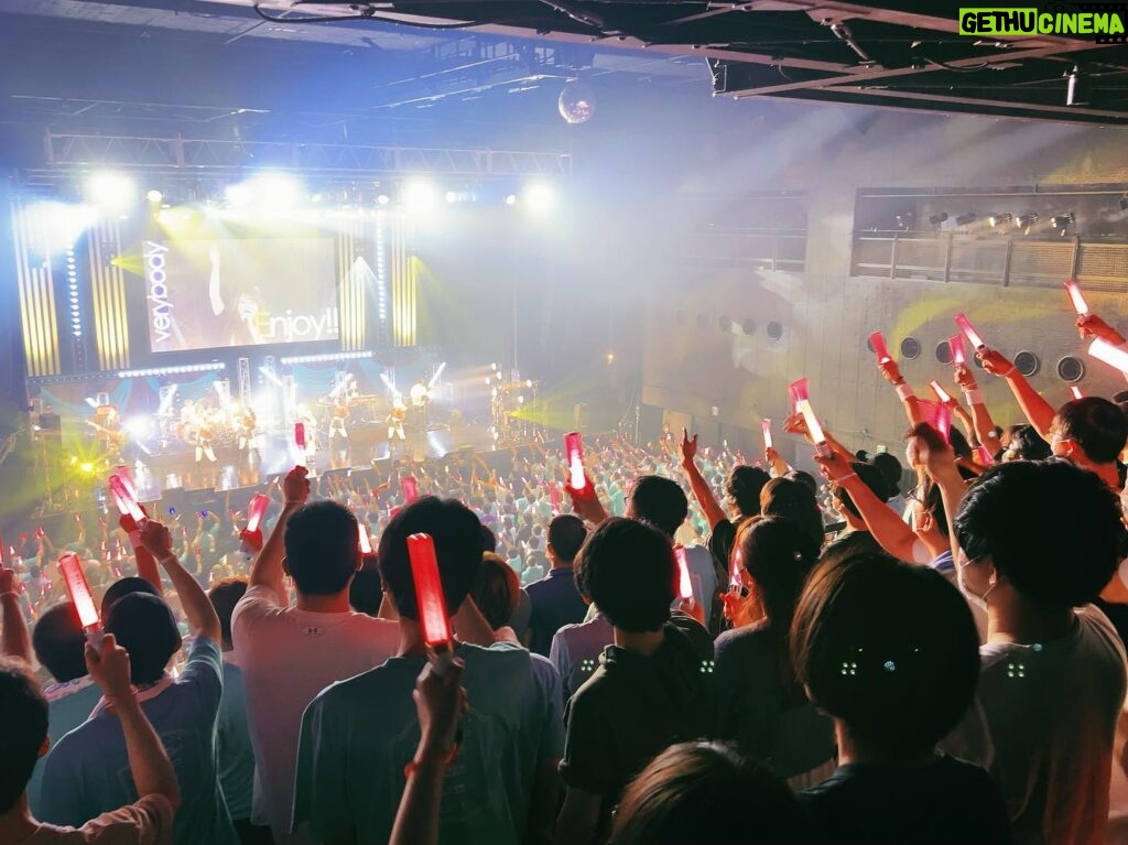 Akari Kito Instagram - ✨✨✨✨✨✨ #鬼頭明里 Zepp Tour 2023「Glow up!!」 ✨✨✨✨✨✨ 東京公演にご来場いただいた皆さま ありがとうございました❣️ 今回も声出しライブの魅力が ぎゅっと詰まった素敵な公演でした〜🙌 引き続き、感想もお待ちしております💨 お気をつけてお帰りくださいね💫