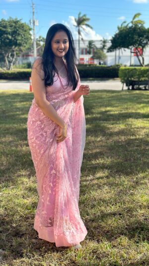 Akhila Pajimannu Instagram - Amma gifted me this Saree in 2022!!Wearing this after 2years❤️Love you amma for giving me such a beautiful Saree 😍

#akhilapajimannu #singer #saree #sareelove #instagood #instalike #instadaily #instapic #instareels #reels #reelitfeelit #reelsinstagram #trendingreels #reelkarofeelkaro #reelsindia #reelindia