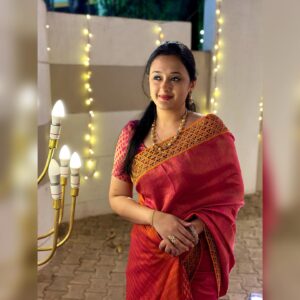 Akhila Pajimannu Instagram - Always a joy to wear Maami’s saree❤️

#akhilapajimannuofficial #singer #wedding #vacation #traditional #saree #instagram #instalike #instamood #instadaily #instafashion #instapic #post #instaphoto #ootd