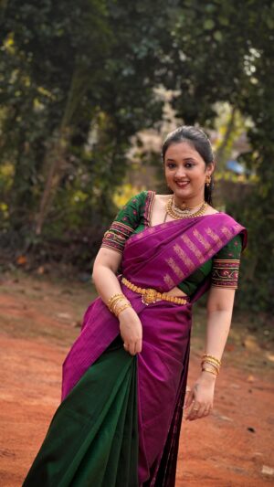 Akhila Pajimannu Instagram - Live life to the fullest, and focus on the positive.

VC & EC : @aneesh_pajimannu ❤️

#akhilapajimannuofficial #singer #indian #wedding #traditional #saree #sareelove #sareefashion #instagram #instagood #instadaily #instalike #reelsinstagram #reelitfeelit #réel #instafashion #instamood #reelkarofeelkaro #reelsindia #reelinstagram #photography #video #ootd #videography #jewellery #jewelry #instalove