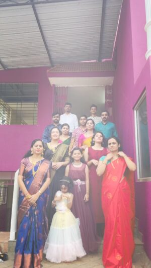 Akhila Pajimannu Instagram - Pajimannu Cousin Squad!!❤️
Some are missing😃

#akhilapajimannu #singer #vacation #cousin #pajimannu #instadaily #instagram #instamood #instalike #instagramreels #reels #reelitfeelit #reelkarofeelkaro #sister #brothers #instafashion #wedding #familytime #familia