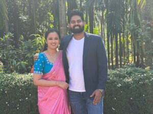 Akhila Pajimannu Instagram - Happy 2nd wedding anniversary to us❤️❤️Let the love chapter continue forever ❤️❤️

#akhilapajimannuofficial #singer #wedding #anniversary #instagood #instadaily #instalike #instagram #instamood #instafashion #family