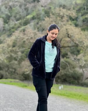 Akhila Pajimannu Instagram - Champions keep playing until they get it right.

#akhilapajimannu #singer #instagood #instadaily #instagram #instamood #insta #instapic #instafashion #nature #naturelovers #scenery #hike #post