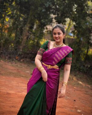 Akhila Pajimannu Instagram - Indian traditional vibes❤️
Saree : @angadioninsta Angadi Heritage,JP Nagar, Bangalore
Jewellery : @glacharyajewellers 

PC & EC : @aneesh_pajimannu ❤️

#akhilapajimannu #akhilapajimannuofficial #singer #vacation #wedding #traditonal #saree #sareelove #instagram #instagood #instalike #instadaily #instafashion #instapic #photography #indian #indianwedding #cousin #happy #enjoy