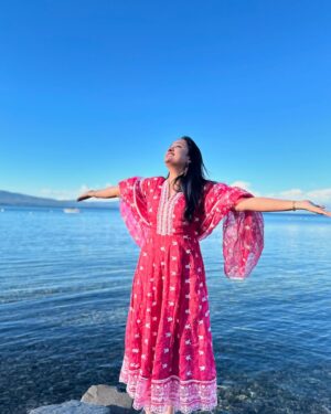 Akhila Pajimannu Instagram - OOTD❤️

PC : @trdhananjai_sharma ❤️
Outfit : @msanjeevashettyofficial 

#akhilapajimannu #singer #ootd #instagram #new #post #dresses #outfit #laketahoe #photooftheday #photo