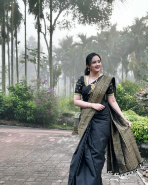 Akhila Pajimannu Instagram - Respect is earned.Honest is appreciated.Trust is gained.Loyalty is returned.

#akhilapajimannuofficial #singer #photooftheday #instagood #instagram #instadaily #instamood #sareelove #sareelover #traditional