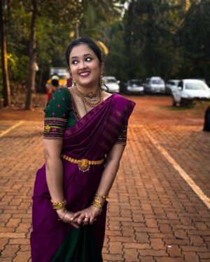 Akhila Pajimannu Instagram - Indian traditional vibes❤️
Saree : @angadioninsta Angadi Heritage,JP Nagar, Bangalore
Jewellery : @glacharyajewellers 

PC & EC : @aneesh_pajimannu ❤️

#akhilapajimannu #akhilapajimannuofficial #singer #vacation #wedding #traditonal #saree #sareelove #instagram #instagood #instalike #instadaily #instafashion #instapic #photography #indian #indianwedding #cousin #happy #enjoy