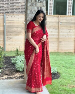 Akhila Pajimannu Instagram - Banarasi ✨✨
Saree : @psrsilks_mangalore 

#akhilapajimannuofficial #singer #sareelove #saree #sareelover #india #traditional #instagram #instadaily #instalike #instagood #instamood #instafashion #instamood #post #pic #ootd #pictureoftheday