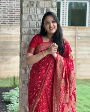 Akhila Pajimannu Instagram - Banarasi ✨✨
Saree : @psrsilks_mangalore 

#akhilapajimannuofficial #singer #sareelove #saree #sareelover #india #traditional #instagram #instadaily #instalike #instagood #instamood #instafashion #instamood #post #pic #ootd #pictureoftheday