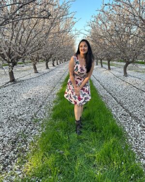 Akhila Pajimannu Instagram - 🌸🤍

#akhilapajimannu #singer #instagram #instagood #instalike #instadaily #instamood #instafashion #ootd #almond #blossom #usa #kannadathi #karnataka #post #positivevibes