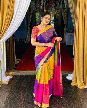 Akhila Pajimannu Instagram - One more saree day!!

#akhilapajimannuofficial #singer #traditional #saree #sareelove #indian #kanchi #instagram #instadaily #instalike #instagood #instalove #instafashion #post #photography #ootd #ootdfashion #happy
