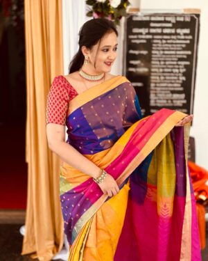 Akhila Pajimannu Instagram - One more saree day!!

#akhilapajimannuofficial #singer #traditional #saree #sareelove #indian #kanchi #instagram #instadaily #instalike #instagood #instalove #instafashion #post #photography #ootd #ootdfashion #happy