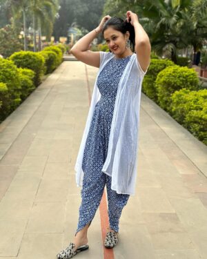 Akhila Pajimannu Instagram - 💙🤍💙

#akhilapajimannuofficial #singer #instagram #instago #instagood #instadaily #instamood #instalike #post #instapost #newpost #ootd #ootdfashion