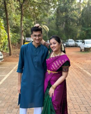 Akhila Pajimannu Instagram - Anii❤️

#akhilapajimannuofficial #singer #vacation #siblings #brother #sister #instagood #instadaily #instamood #instagram #instapic #insta #instafashion #instapost #post #photooftheday #photography #sisterlove #photo #ootd #ootdfashion #post