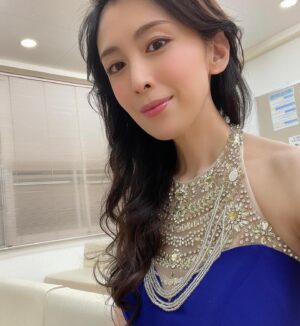 Akiko Hinagata Instagram - 明日夜10時からは「アリバイ崩し参りますスペシャル」
女優役は私にとってめずらしく、楽しませていただきました！
是非ご覧下さい！
#アリバイ崩し参りますスペシャル