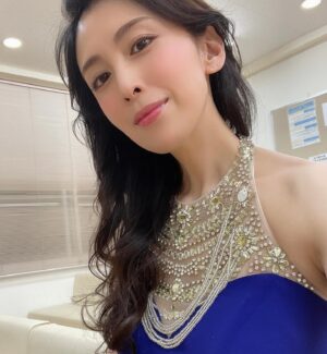 Akiko Hinagata Instagram - 明日夜10時からは「アリバイ崩し参りますスペシャル」
女優役は私にとってめずらしく、楽しませていただきました！
是非ご覧下さい！
#アリバイ崩し参りますスペシャル