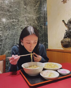Akiko Hinagata Instagram - 色々ばたばたしていると
お腹が空くよね
とりあえずしっかり食べて免疫力アップ
#中華のランチセット
#お得で美味しい