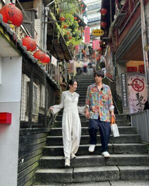 Akiko Hinagata Instagram - あこがれの世界クルーズ紀行
3回目は台湾に上陸
九份は良い天気で散策日和でした😊
#あこがれの世界クルーズ紀行 
#bsjapanext 
#台湾