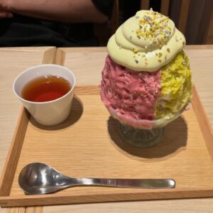 Akiko Hinagata Instagram - かき氷の美味しさに感激
悩んで選んだ２つ
違う味も絶対食べに来るよ！
#かき氷
#ホシのシズク