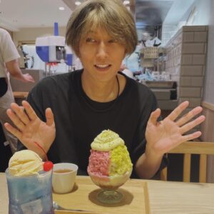 Akiko Hinagata Instagram - かき氷の美味しさに感激
悩んで選んだ２つ
違う味も絶対食べに来るよ！
#かき氷
#ホシのシズク