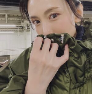 Akiko Hinagata Instagram - 今日は一日大阪にいました。
楽しいロケだったなぁ❤️
次こそ大阪の美味しいモノ食べて、帰りたい！
#大阪ロケ
#油かすうどんが食べたい