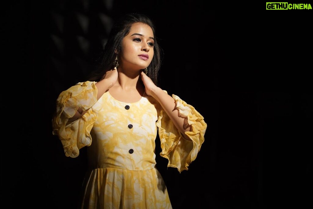 Akshaya Kandamuthan Instagram - You wanna get to know a woman in a yellow dress💛. She’s bright✨. She’s something different🦋. Wearing the warmth of the sun. Here we have our dazzling @akshaya_kandamuthanoffi . . . . . . Thank you @jones.hustler ♥️ #model #add #addshoot #yellow #yellowdress #trending #trendingsongs #trendingpeople #photoshoot #sony #sonyr3 #photography #akshaya #vijaytv #vijaytelevision