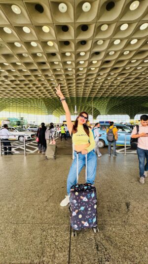 Akshitaa Agnihotri Instagram - Living my 90s music video era 🙂‍↔️😍 @pankajkudhas is an emotion 😌

@newmeogs @newme.asia 

#lifeinametro #aktravels #metrolife #akshitaaagnihotri