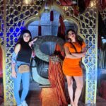 Akshitaa Agnihotri Instagram - Missing my laal peels mera yaara mera Neela @sumrinauae @djsketchdubai @montypanesarphotography 😍🥰 @dubai @visit.dubai @lovindubai #