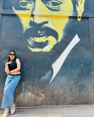 Akshitaa Agnihotri Instagram - Ishq ka ek problem hai, agar ek ki lagi toh doosre ki bhi lagni hai kabhi na kabhi….😝😋

#wandere #aktravels #lostinjourney #irfankhan #graffiti #akshitaaagnihotri