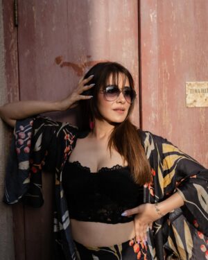 Akshitaa Agnihotri Instagram - Creating my own fairytale every day. 📖👑✨
.
.
.
Design by @sangeetakrishnani_fashion 
Shot by @asimsproductionfilms 
Bustier : hnm
#dubai #bohemian #digi print