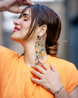Akshitaa Agnihotri Instagram - Making an impact, not just an impression.🫠
.
.
.
Jewellery: @sorayajewels.in 
Shot by @asimsproductionfilms 
.
.
#dubaijewellery #indianjewellery #dubai #dubaifashion #jewelry #indianjewellery #jewellery #uae #earrings #dubaijewellerydesigner #k #ukjewellery #uaejewellery #akshitaaagnihotri #australianjewellery #pakistanjewellery #follow #fashion #highendjewellery #diamonds #dubairings #gemstones #jewellerydesign #dubailife #rings #jewelleryaddict #india #weddingjewellery #abudhabijewellery #alseefdubai
