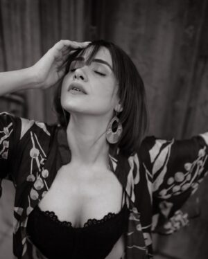 Akshitaa Agnihotri Instagram - Creating my own fairytale every day. 📖👑✨
.
.
.
Design by @sangeetakrishnani_fashion 
Shot by @asimsproductionfilms 
Bustier : hnm
#dubai #bohemian #digi print