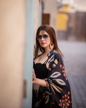 Akshitaa Agnihotri Instagram - Creating my own fairytale every day. 📖👑✨
.
.
.
Design by @sangeetakrishnani_fashion 
Shot by @asimsproductionfilms 
Bustier : hnm
#dubai #bohemian #digi print