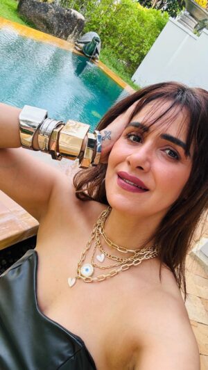 Akshitaa Agnihotri Instagram - ♠️♣️🖤🖤
.
.
.
Jewellery:- @sorayajewels.in 
@jasmalhotra9 @shalumedh 
.
.
#statementjewelry #wanderlust #phuket #international #aktravels #akshitaaagnihotri