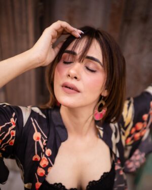 Akshitaa Agnihotri Instagram - Creating my own fairytale every day. 📖👑✨
.
.
.
Design by @sangeetakrishnani_fashion 
Shot by @asimsproductionfilms 
Bustier : hnm
#dubai #bohemian #digi print