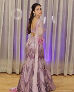 Akshitaa Agnihotri Instagram - Effortlessly elegant, endlessly stunning! radiating confidence in my glamourous Sangeet look transformation. Makeup & Hair: @ojasrajani Outfit: @pawanandpranav Jewellery: @malkishjewels Photography: @lsd.photography.official Venue: @jwsahar #akshitaaagnihotri #ojasrajani #ojasrajaniacademy #televisionactress #actress #actorslife #makeupmodel #makeupartist #viralpost #explore #explorepage #foryoupage