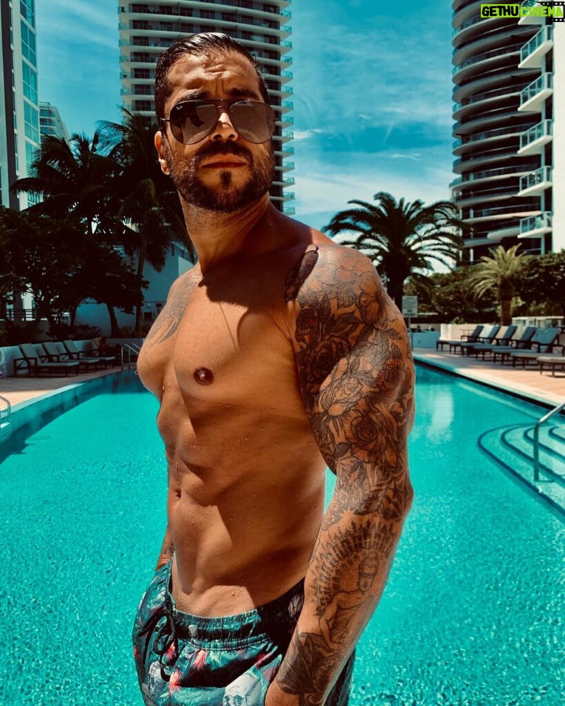 Alain Rocben Instagram - If you could be doing anything right now, what would it be? #miami #miamiheat #miamibeach #miamiflorida #miamilife #brickellcitycentre #brickellmiami #brickellliving #alainrocben
