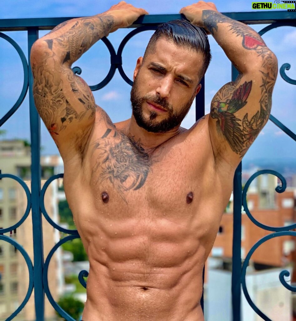 Alain Rocben Instagram - What do you think of this look? #fitnessjourney #body #healthyfood #like #instagram #model #abs #diet #dieta #life #nutrition #fitlife #fitgirl #bhfyp #goals #fashion #happy #o #photooftheday #running #food #strength #gains #yoga #workoutmotivation #bodybuilder #run #inspiration #alainrocben