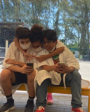 Alana Cabral Instagram - muito amor e gratidão nessas fotos❤️🥹
#netflix #meninasnãochoram