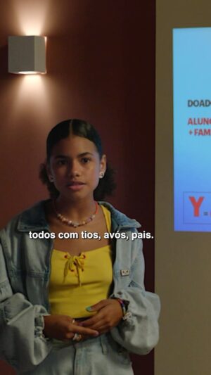 Alana Cabral Instagram - Juntos somos mais fortes! 💪💖 Em #MeninasNãoChoram, acompanhamos a jornada inspiradora de Pipa, que encontra apoio incondicional da família e amigos durante seu tratamento contra a leucemia. A rede de apoio é sempre muito importante em momentos difíceis. Dia 30 de abril essa história emocionante chega na @neflixbrasil.